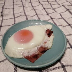 定番の美味しさ！ベーコンエッグ